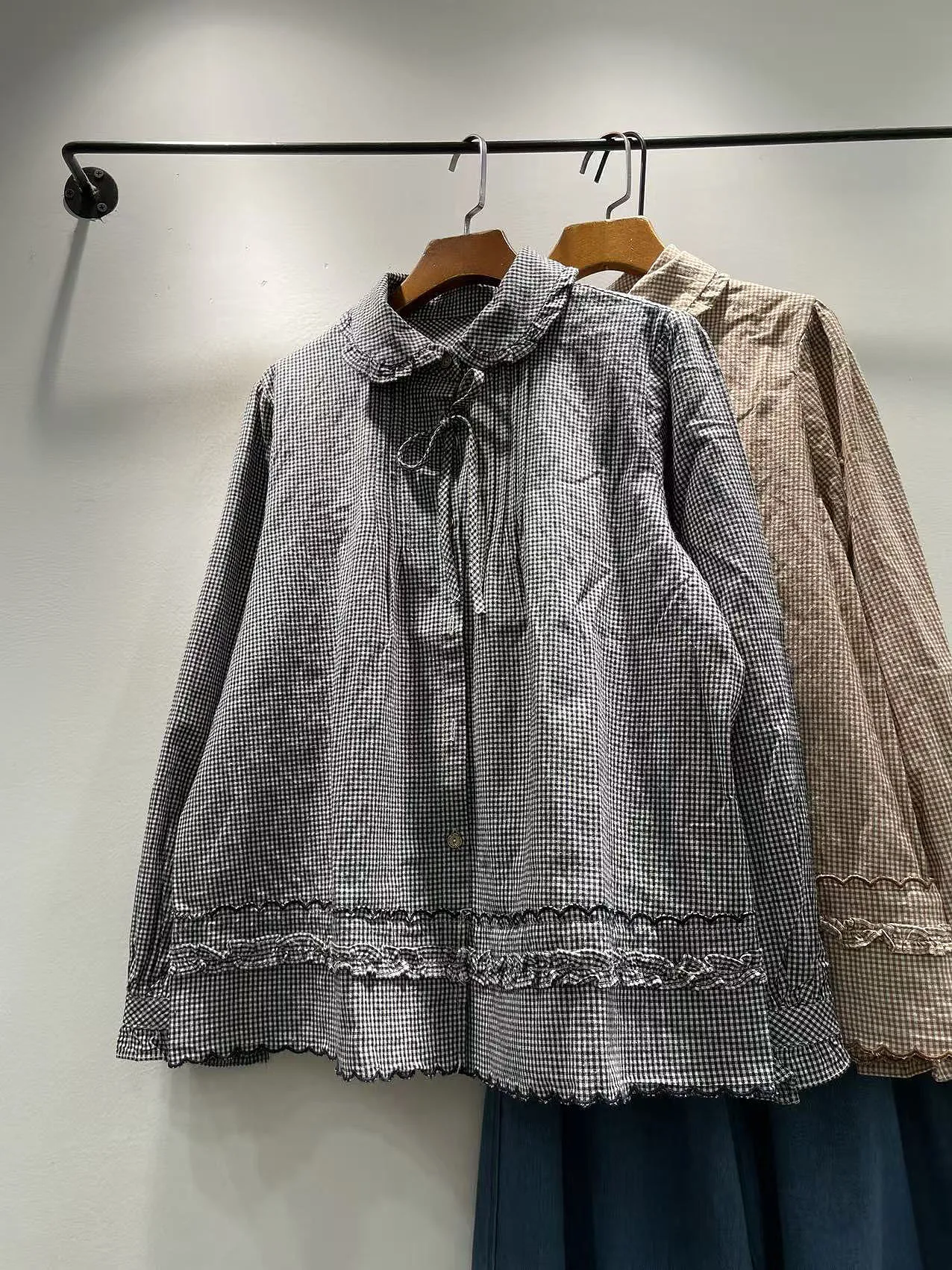 Spring 2026 Loose Fit Plaid Long Sve irt Women's Sle Lace Collar Single Button Casual Breathable Cotton Gingham irt
Spring 2026 Loose Fit Plaid Long Sve irt Women's Sle Lace Collar Single Button Casual Breathable Cotton Gingham irt