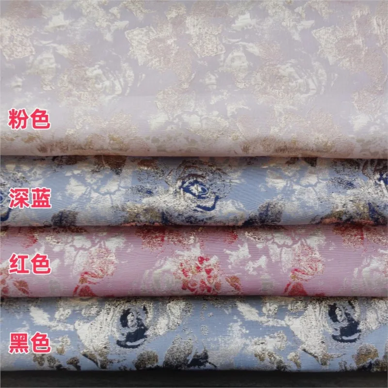 The new woven jacquard gold thread flower Hanfu bag fabric is a light luxury three-dimensional
The new woven jacquard gold thread flower Hanfu bag fabric is a light luxury three-dimensional