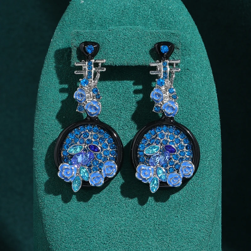 Vintage Blue Rhinestone Flower Black Enamel Pipa Earrings For Woman Antique Gold Color Trendy Art Deco Jewelry Luxury Gift
Vintage Blue Rhinestone Flower Black Enamel Pipa Earrings For Woman Antique Gold Color Trendy Art Deco Jewelry Luxury Gift
