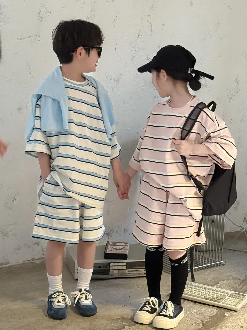 2025 Summer New Children Short Sleeve Striped Clothes Set Boys Girls O-neck Casual T Shirts + Shorts 2pcs Suit Kids Loose Set
2025 Summer New Children Short Sleeve Striped Clothes Set Boys Girls O-neck Casual T Shirts + Shorts 2pcs Suit Kids Loose Set