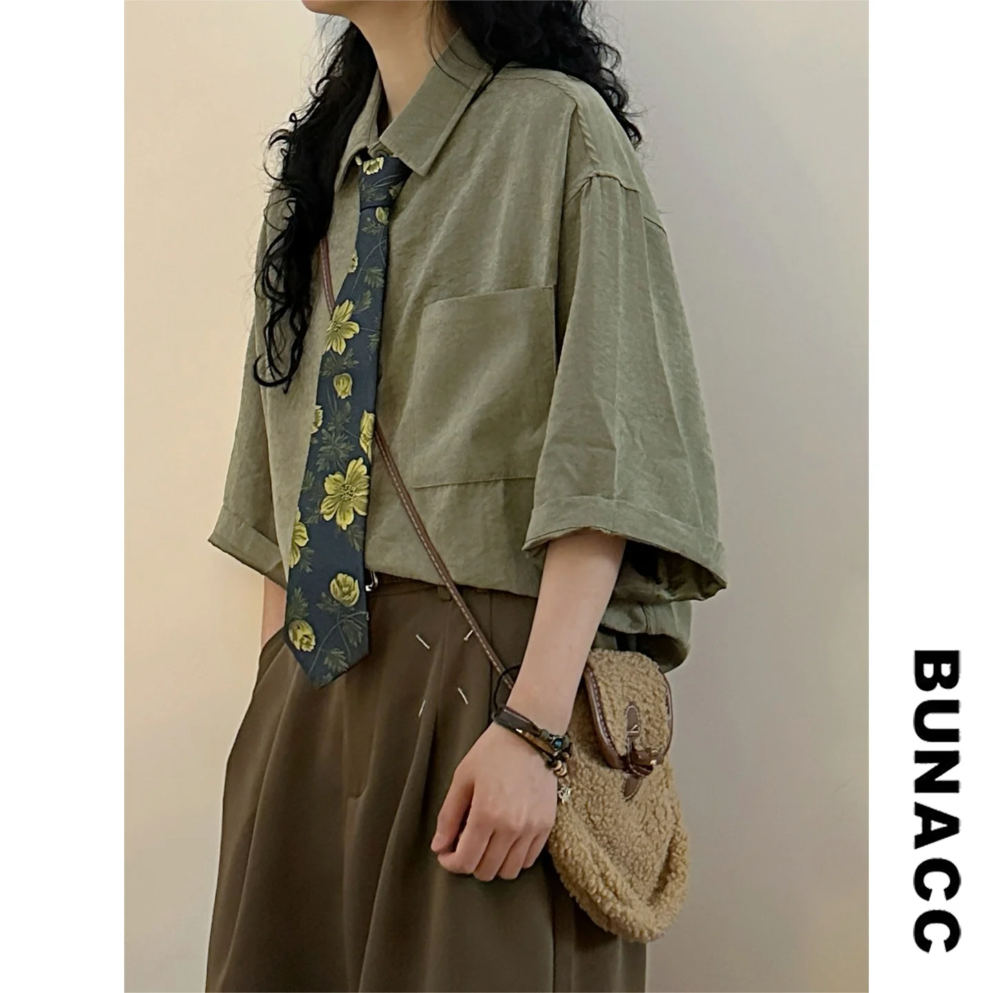 BUNACC2026 Summer Loose Short Sleeve Vintage Hong Kong Style Texture Collar Pocket Casual Shirt Women's Fashion Retro Wind
BUNACC2026 Summer Loose Short Sleeve Vintage Hong Kong Style Texture Collar Pocket Casual Shirt Women's Fashion Retro Wind