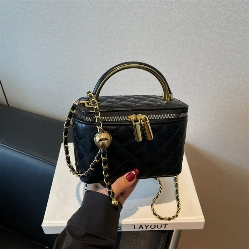 Classic Minimalist Letter Logo Diaper Bags For Ladies High-End Designer Shoulder Bag Elegant Leather Messenger Bag Trendy
Classic Minimalist Letter Logo Diaper Bags For Ladies High-End Designer Shoulder Bag Elegant Leather Messenger Bag Trendy
