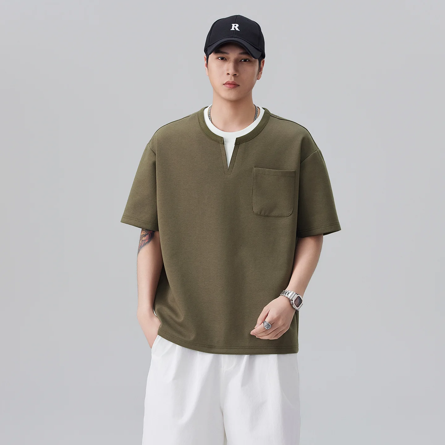 2026 New Summer Men's V-Neck T-Shirt Fake Two-Piece Short Sleeve Top Lightweight Casual Tee Pocket Detail Versatile Daily Wear
2026 New Summer Men's V-Neck T-Shirt Fake Two-Piece Short Sleeve Top Lightweight Casual Tee Pocket Detail Versatile Daily Wear