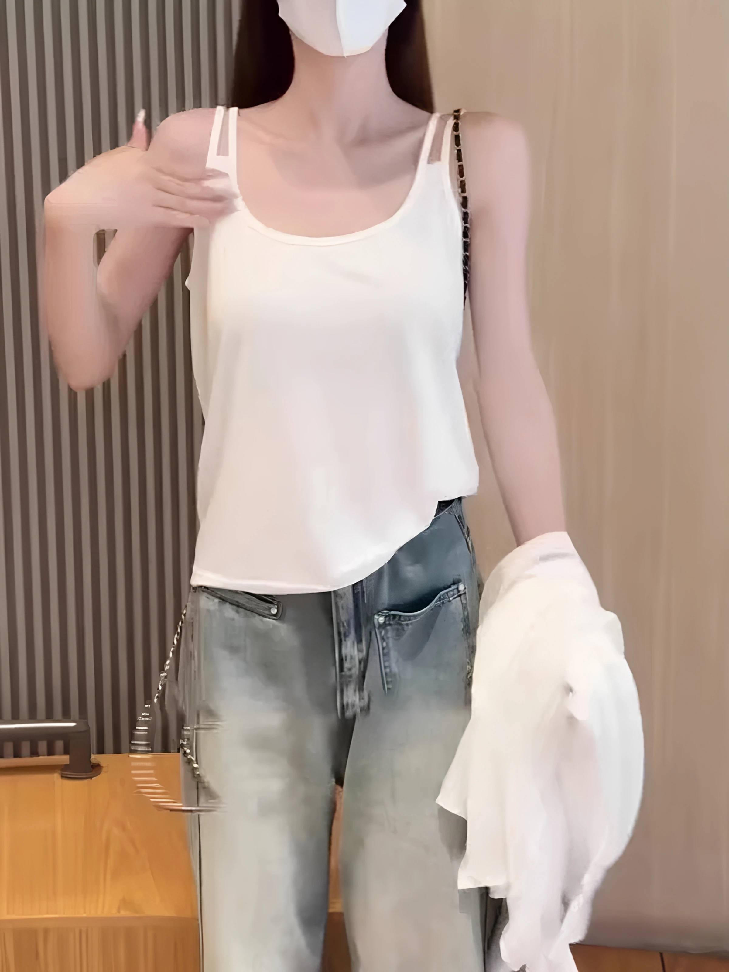 Ice Silk Strap Vest Women's Summer New Large Size Loose Sleeveless Underarm Conceal Slimming Top Simple Style Pure Color
Ice Silk Strap Vest Women's Summer New Large Size Loose Sleeveless Underarm Conceal Slimming Top Simple Style Pure Color