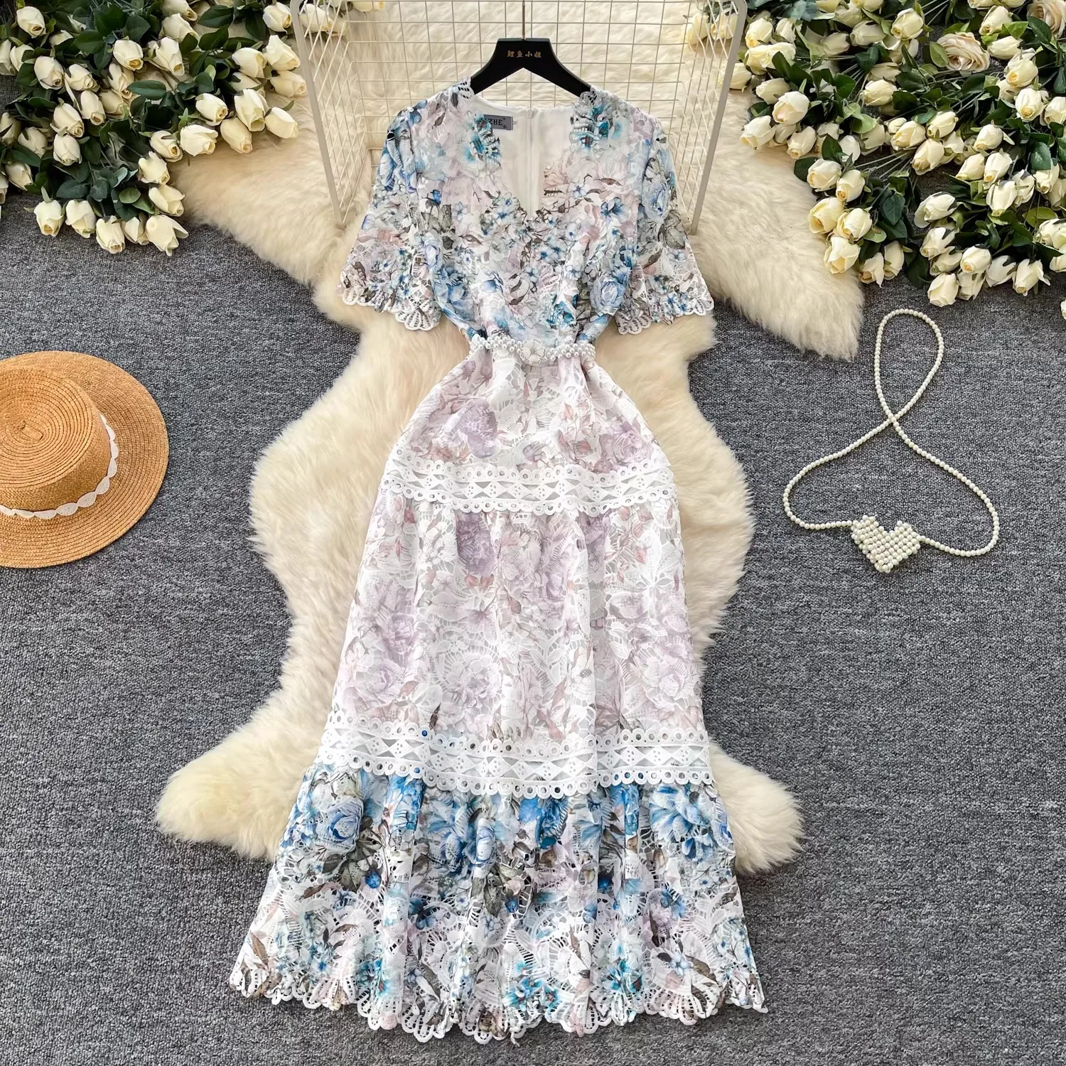 Summer Floral Print V-Neck Long Dress with Lantern Sleeves Chic Hollow out Embroidery A-Line Beachwear for Women
Summer Floral Print V-Neck Long Dress with Lantern Sleeves Chic Hollow out Embroidery A-Line Beachwear for Women