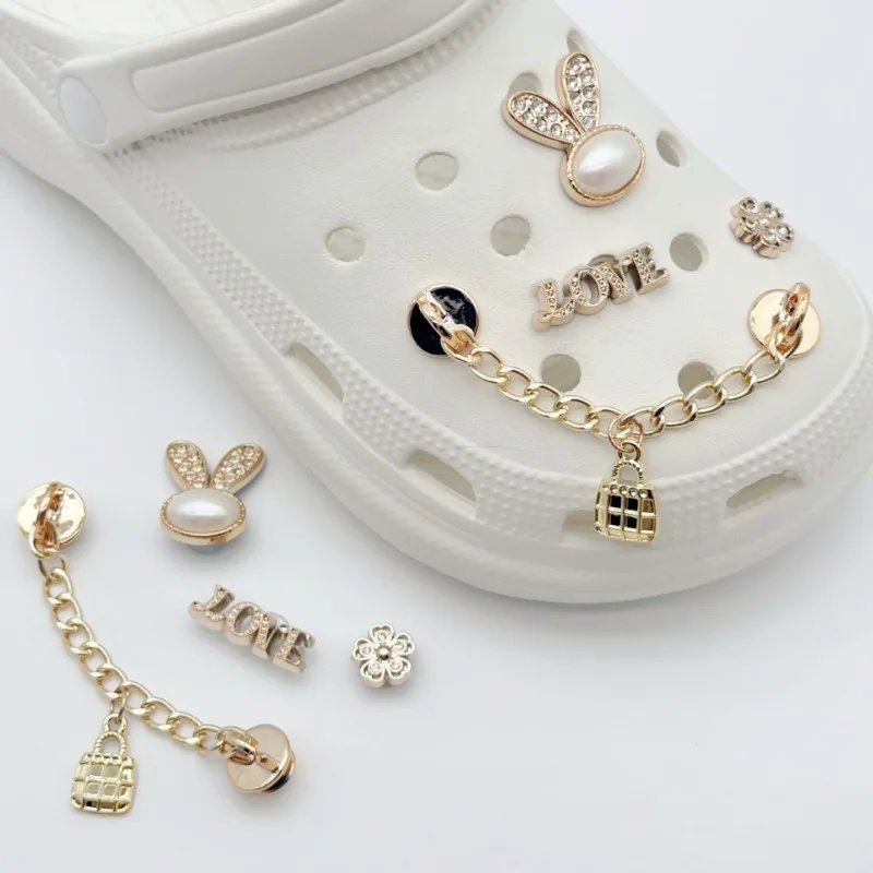 Подвеска для обуви Crocs DIY Металлическая цепочка Жемчужные стразы Украшения для обуви Аксессуары Подвески для сабо Сумка Bogg Слайды Сандалии
Подвеска для обуви Crocs DIY Металлическая цепочка Жемчужные стразы Украшения для обуви Аксессуары Подвески для сабо Сумка Bogg Слайды Сандалии