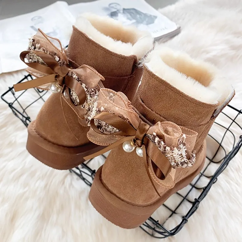 Новые зимние сапоги из натуральной яловой кожи, милые зимние ботинки для девочек с узлом-бабочкой, ботильоны, теплые зимние ботинки из шерсти, женская обувь
Новые зимние сапоги из натуральной яловой кожи, милые зимние ботинки для девочек с узлом-бабочкой, ботильоны, теплые зимние ботинки из шерсти, женская обувь