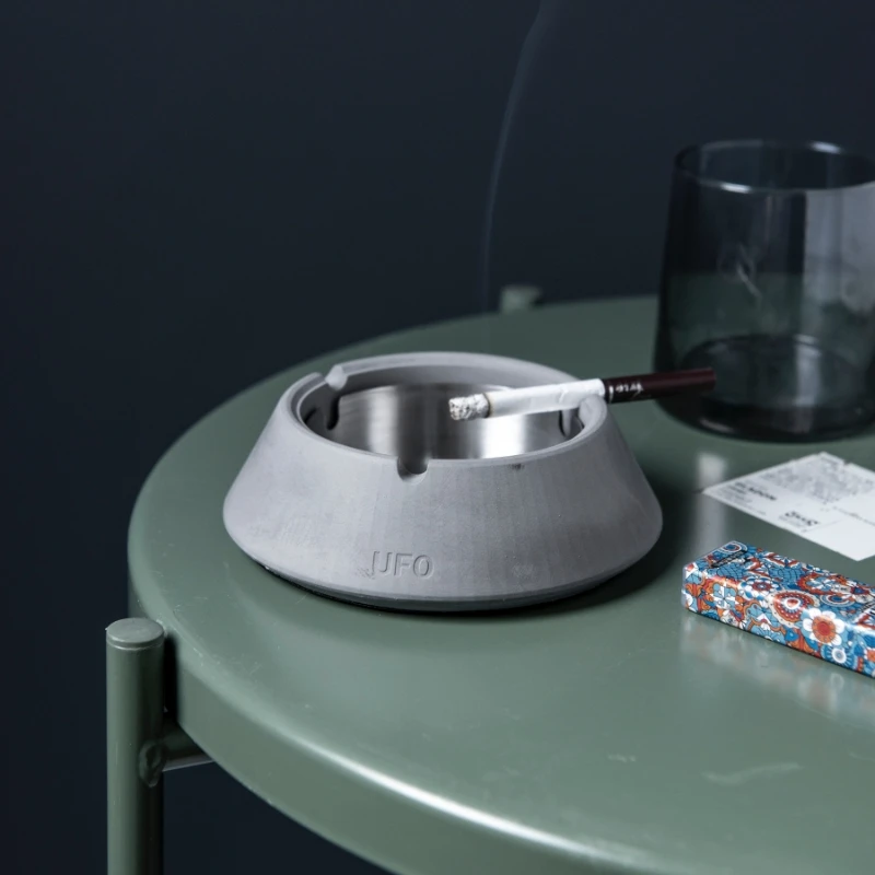 Nordic personality fashion trend with lid ashtray Creative home decoration Light luxury ashtray decoration
Nordic personality fashion trend with lid ashtray Creative home decoration Light luxury ashtray decoration