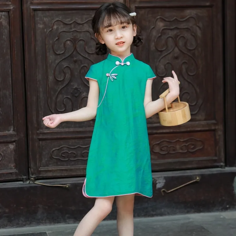 3 Colors Children Cheongsam Short Sleeve Traditional Girls Vintage Dress Show Costumes New Chinese Style Slim Qipao 90-150cm
3 Colors Children Cheongsam Short Sleeve Traditional Girls Vintage Dress Show Costumes New Chinese Style Slim Qipao 90-150cm