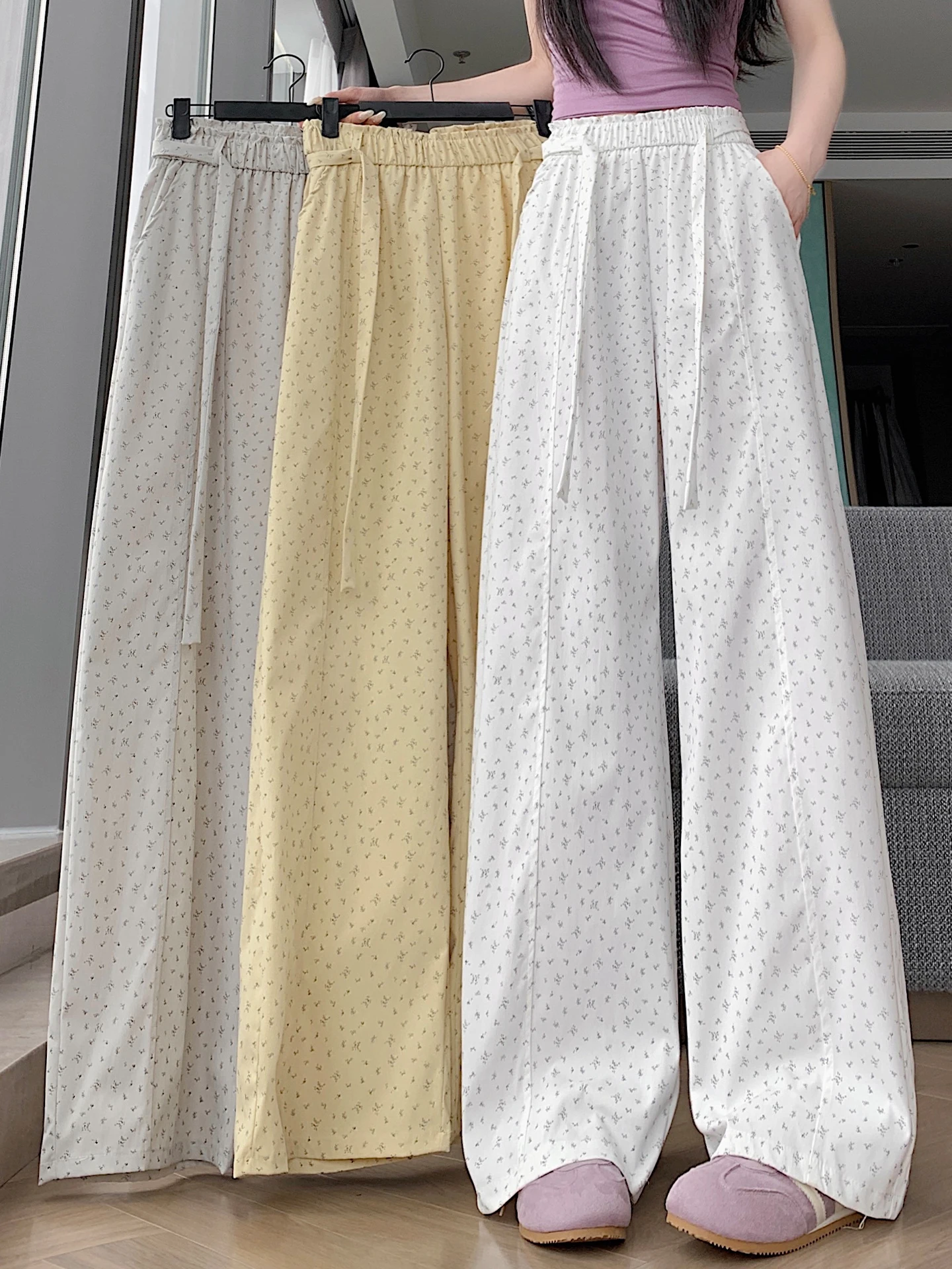 2026 New White Floral Print Slim Straight Leg Summer Thin Wide Leg Pants Women's Casual High Waist Trousers Korean Style
2026 New White Floral Print Slim Straight Leg Summer Thin Wide Leg Pants Women's Casual High Waist Trousers Korean Style