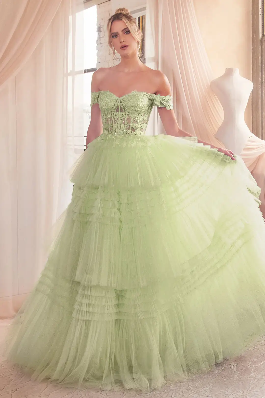Tulle Off the Shoulder Princess Prom Dress Sweetheart Appliques Pleats Tiered Ball Gown Elegant Backless Sparkly Evening Dress
Tulle Off the Shoulder Princess Prom Dress Sweetheart Appliques Pleats Tiered Ball Gown Elegant Backless Sparkly Evening Dress