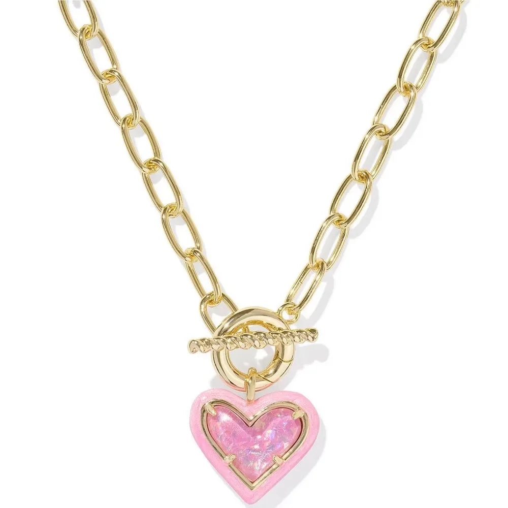 VKVVA Fashion Jewerly Gold-plate Ari Heart Enamel Frame Chain Short Pendant Necklace in Pink Iridescent Glitter Glass
VKVVA Fashion Jewerly Gold-plate Ari Heart Enamel Frame Chain Short Pendant Necklace in Pink Iridescent Glitter Glass