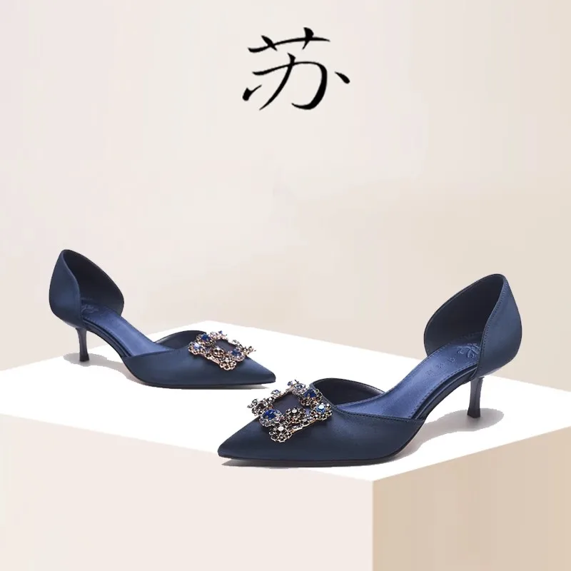 Spring and summer new pointed hollow rhinestone buckle single shoes stiletto high-heeled banquet dress versatile women's sandals
Spring and summer new pointed hollow rhinestone buckle single shoes stiletto high-heeled banquet dress versatile women's sandals