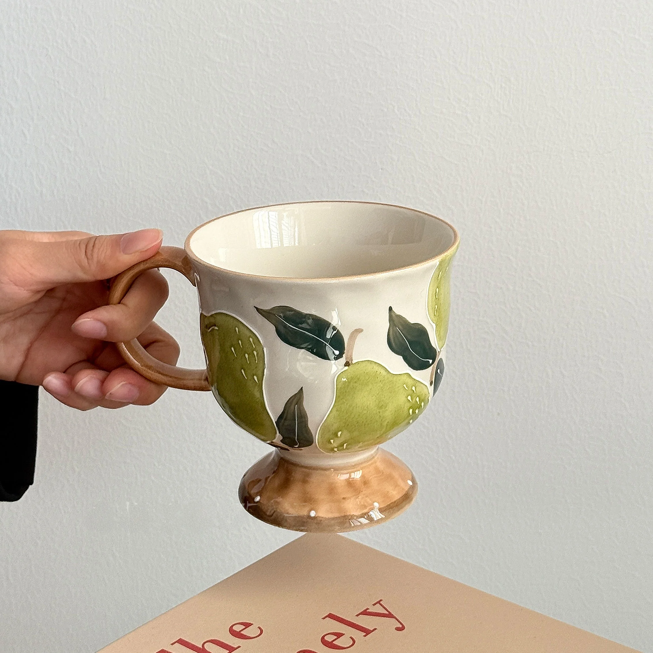 Retro Hand-Painted Relief Ceramic Mugs Large Capacity Water Cups Middle-Aged Style Orange Peel Design Northern Europe Style
Retro Hand-Painted Relief Ceramic Mugs Large Capacity Water Cups Middle-Aged Style Orange Peel Design Northern Europe Style