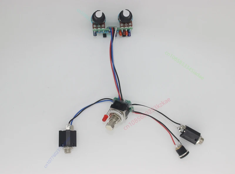 DIY electric guitar manual effect Roger Mayer Axis Fuzz replica Fuzz single circuit board
DIY electric guitar manual effect Roger Mayer Axis Fuzz replica Fuzz single circuit board