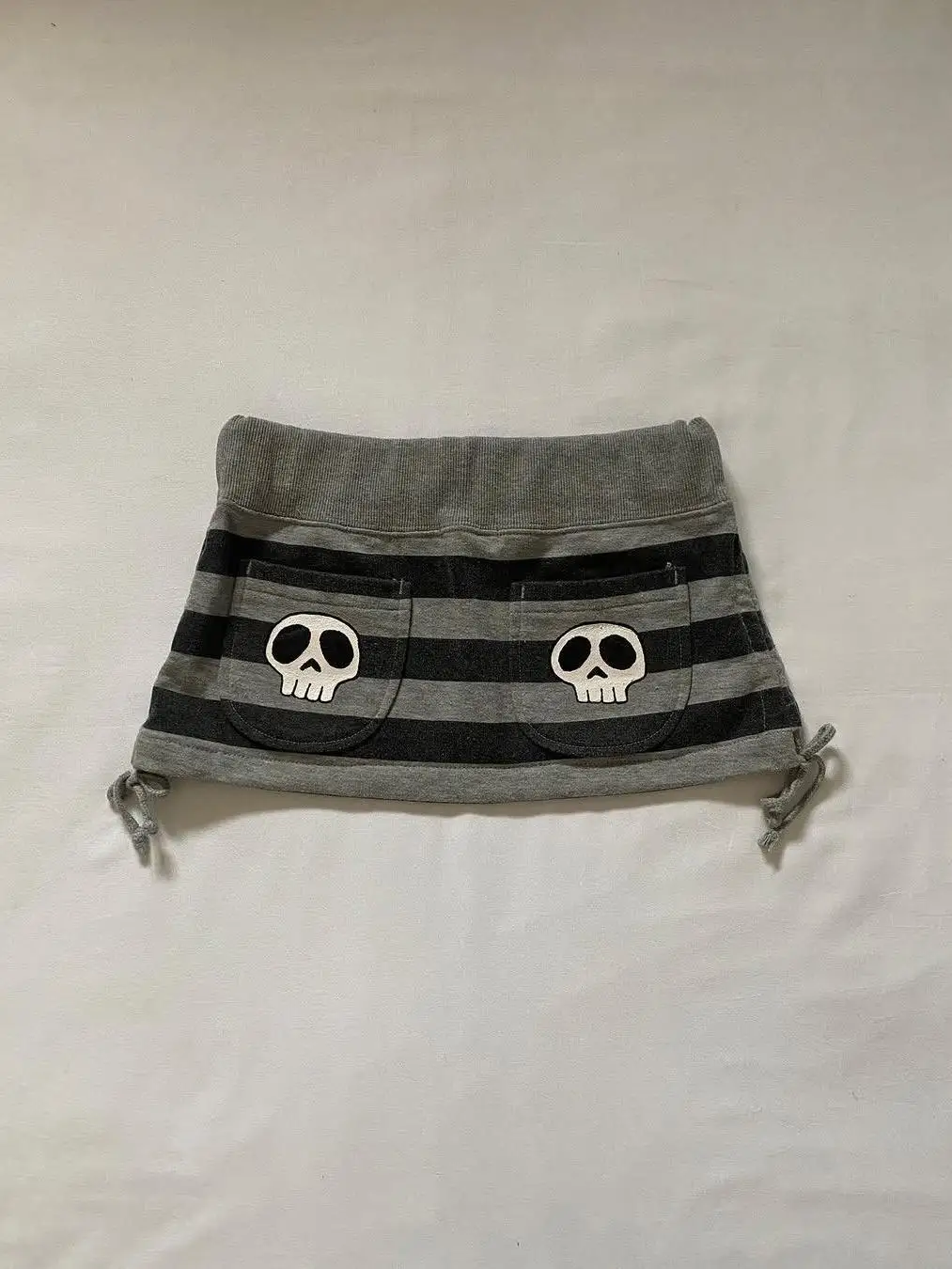 gothic Short Skirt Y2k Stripe American Retro 2000s Woman Clothes Summer Skull Print Goth Punk Sexy Hot Girl Women's Skirts Chic
gothic Short Skirt Y2k Stripe American Retro 2000s Woman Clothes Summer Skull Print Goth Punk Sexy Hot Girl Women's Skirts Chic