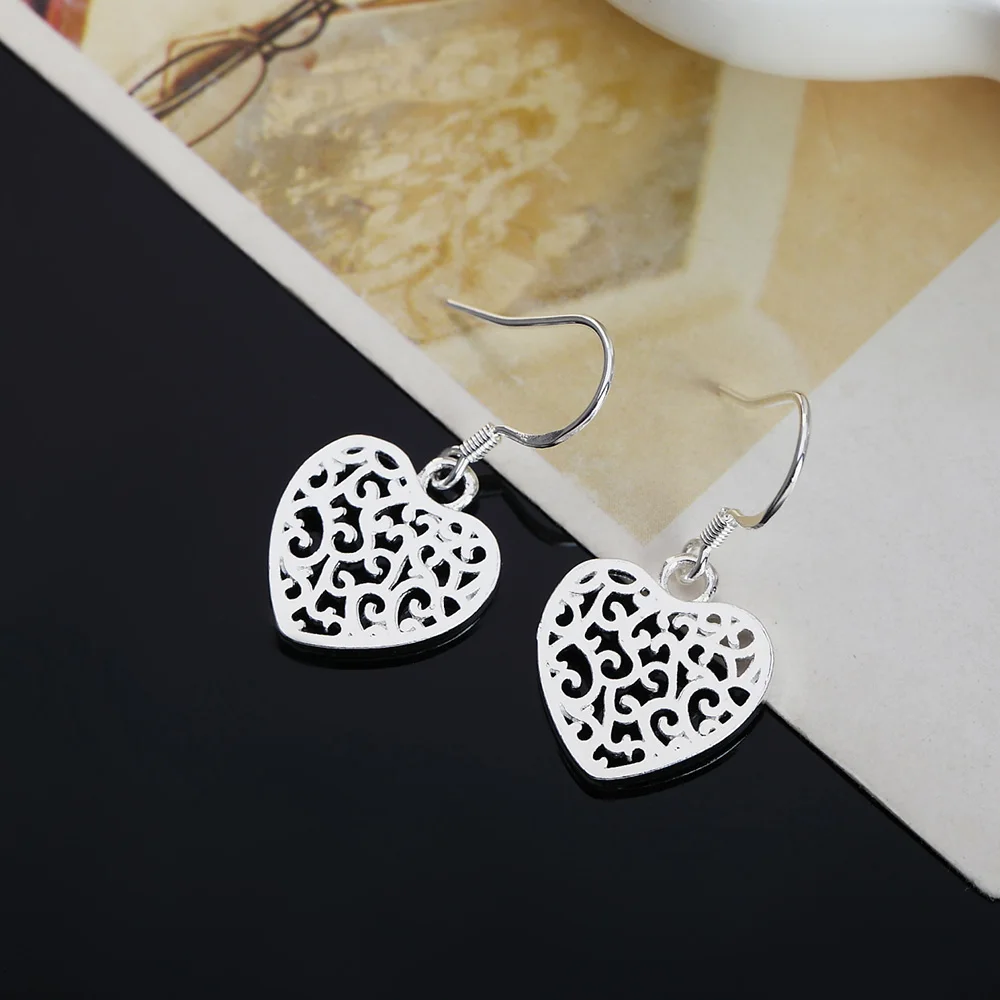 925 Pure Silver Hot Selling Fashion Jewelry Wedding Party Festival Accessories Pattern Hollow Heart Earrings Minimalist Jewelry
925 Pure Silver Hot Selling Fashion Jewelry Wedding Party Festival Accessories Pattern Hollow Heart Earrings Minimalist Jewelry