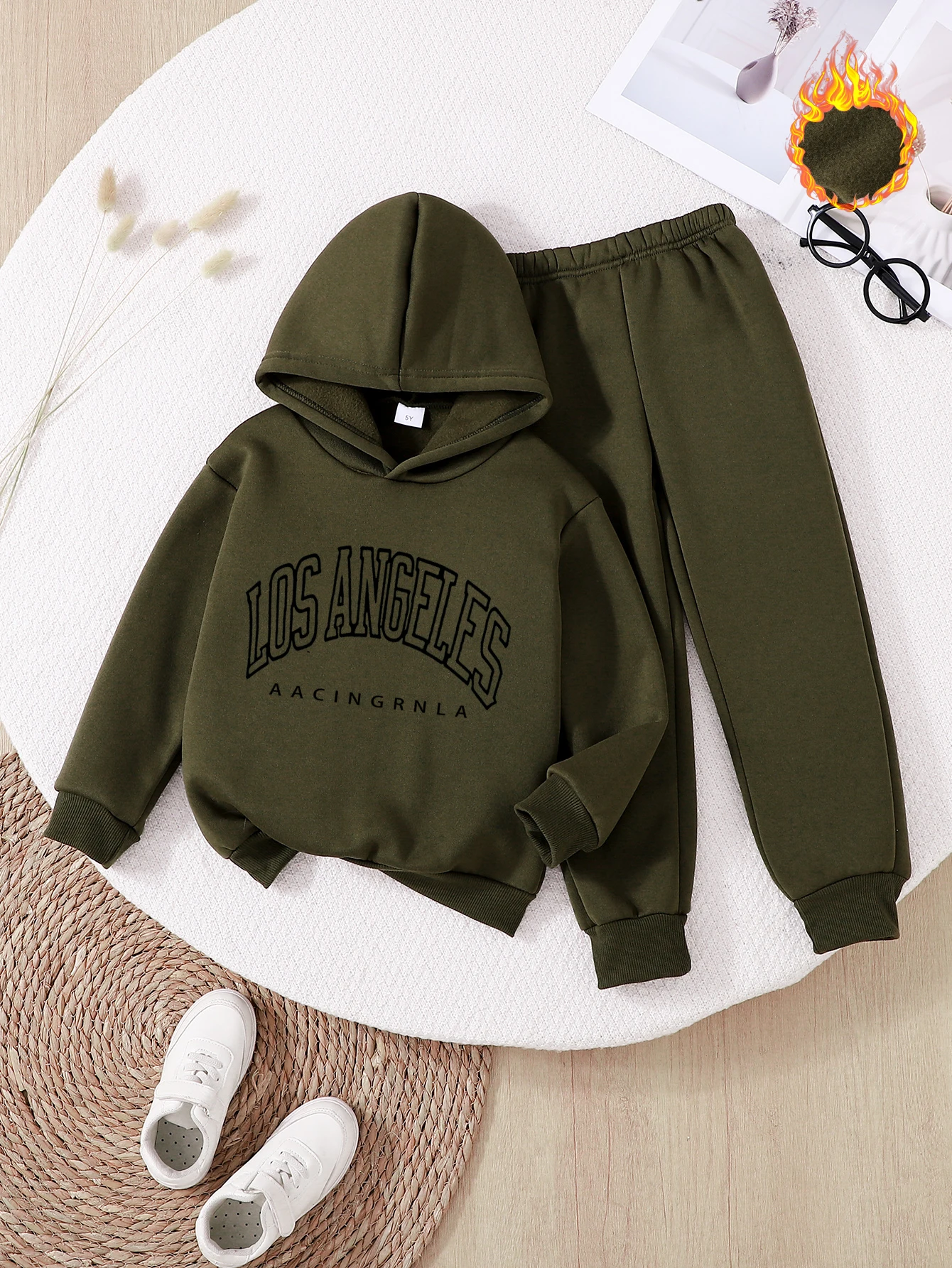 Boys plus velvet thickened sweatshirt hooded trousers set NEWYORK prints for your children's ideal gift
Boys plus velvet thickened sweatshirt hooded trousers set NEWYORK prints for your children's ideal gift