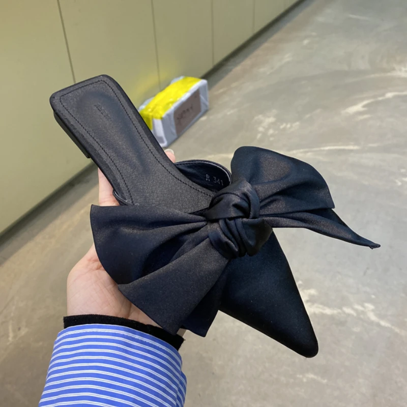 Bow Women Flats Mules Shoes Sexy Pointed Toe Slippers Party New Fashion Sandals 2025 Summer Designer Slingback Woman Brand Shoes
Bow Women Flats Mules Shoes Sexy Pointed Toe Slippers Party New Fashion Sandals 2025 Summer Designer Slingback Woman Brand Shoes