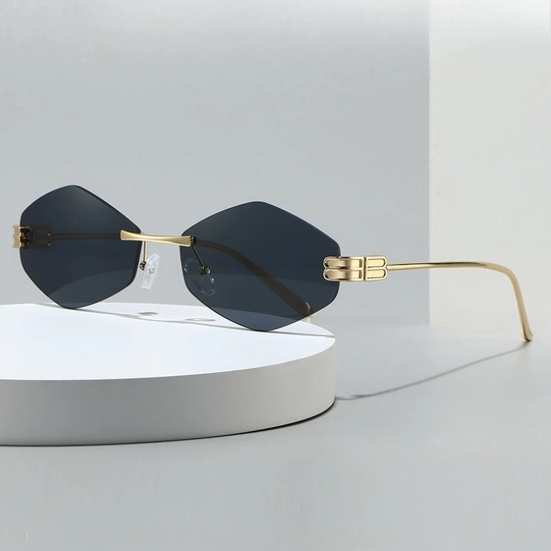 New Fashionable Ins Frameless Sunglasses Retro Unique Diamond-Shaped Frames Ladies Stylish Eyewear Shades UV400 Travel Eyewear
New Fashionable Ins Frameless Sunglasses Retro Unique Diamond-Shaped Frames Ladies Stylish Eyewear Shades UV400 Travel Eyewear