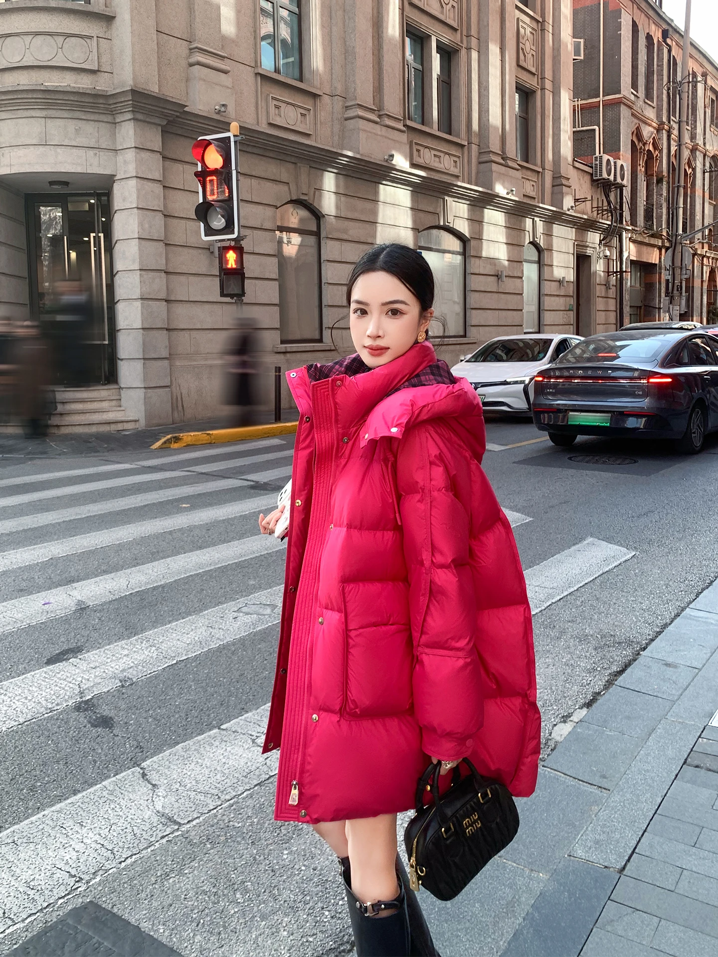 Новая женская зимняя куртка Binguo розового цвета с капюшоном, средней длины, на пуху, высококачественная, элегантная, повседневная, стандартного кроя
Новая женская зимняя куртка Binguo розового цвета с капюшоном, средней длины, на пуху, высококачественная, элегантная, повседневная, стандартного кроя