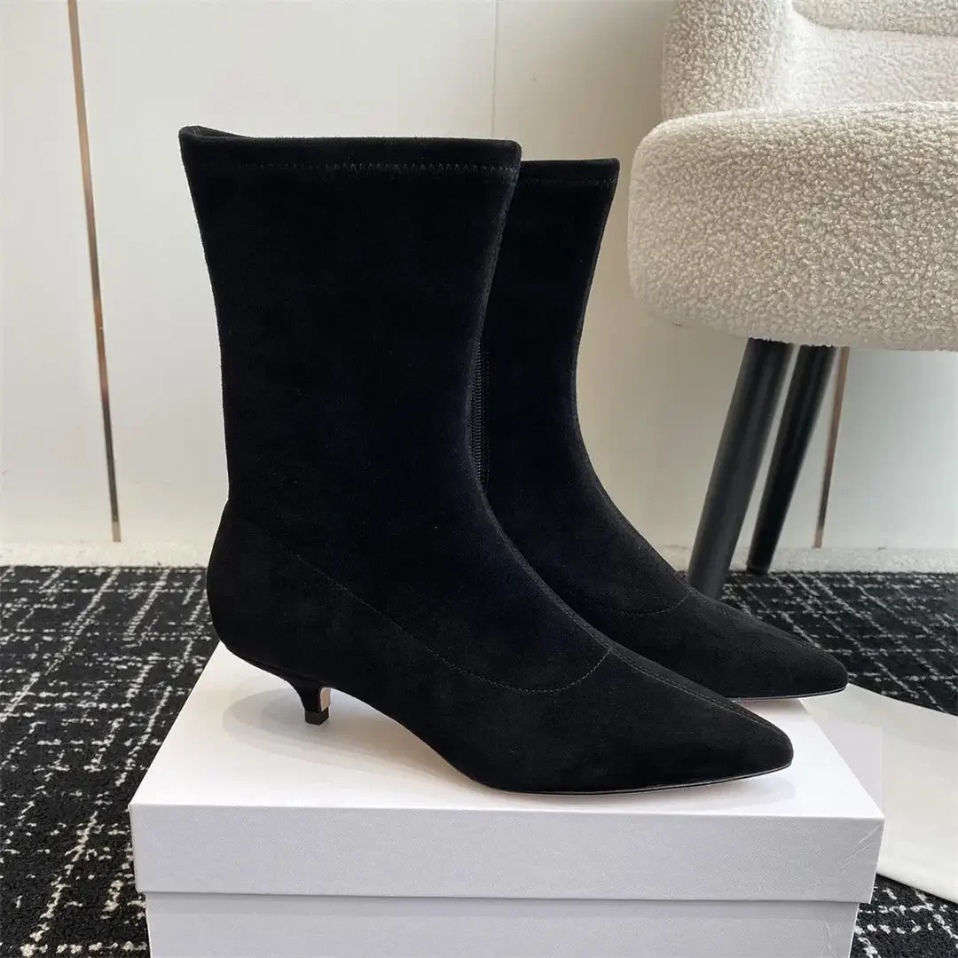 Женские полусапожки на открытом воздухе, осень-зима, модные облегающие ботильоны на массивном каблуке, универсальные модные ботильоны с квадратным носком и резиновой подошвой для взрослых
Женские полусапожки на открытом воздухе, осень-зима, модные облегающие ботильоны на массивном каблуке, универсальные модные ботильоны с квадратным носком и резиновой подошвой для взрослых