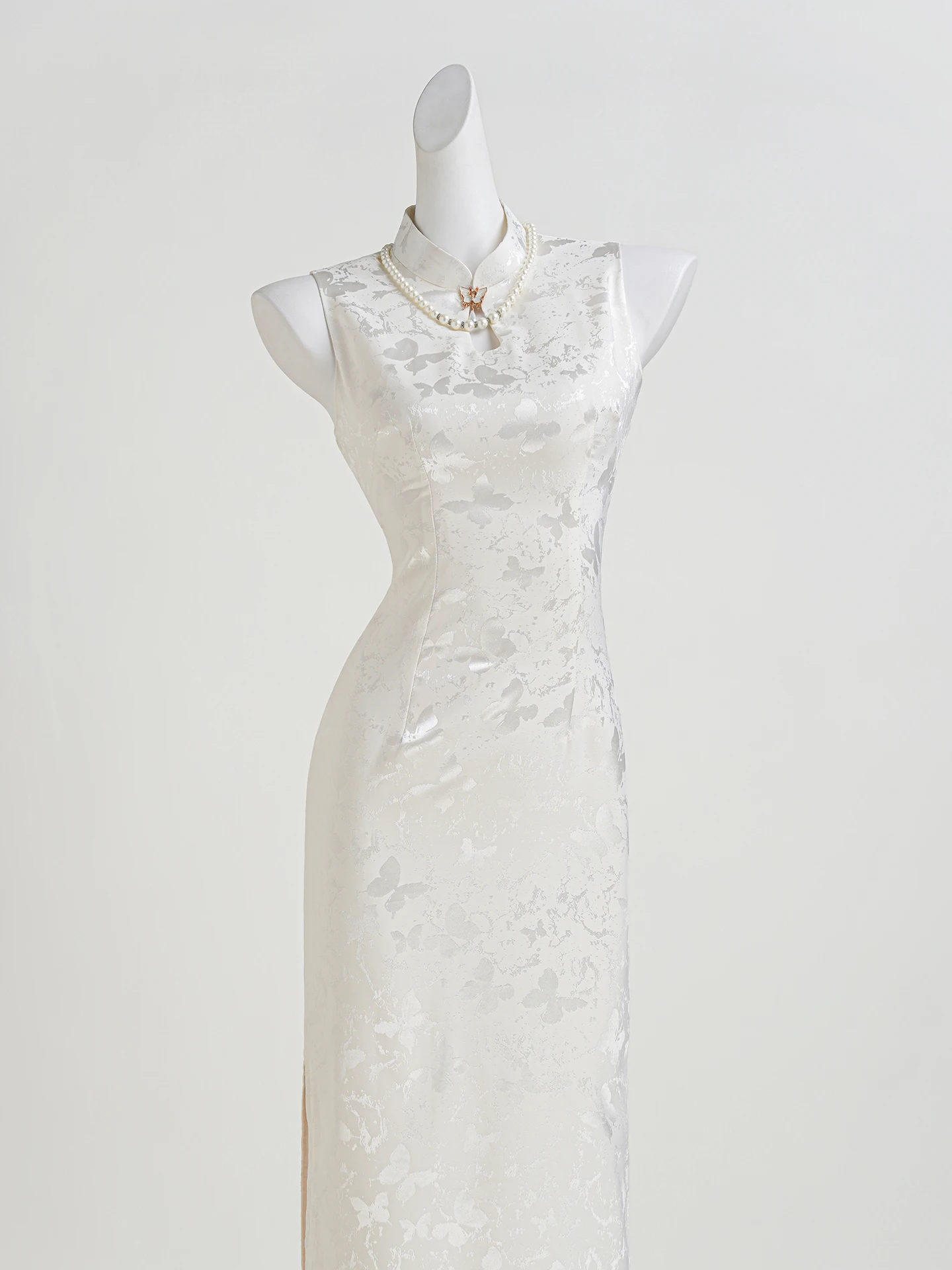 Elegant White Engagement Dress Luxury Minimalist Wedding Gown Simple Style Chinese National Fashion Long Sleeve
Elegant White Engagement Dress Luxury Minimalist Wedding Gown Simple Style Chinese National Fashion Long Sleeve