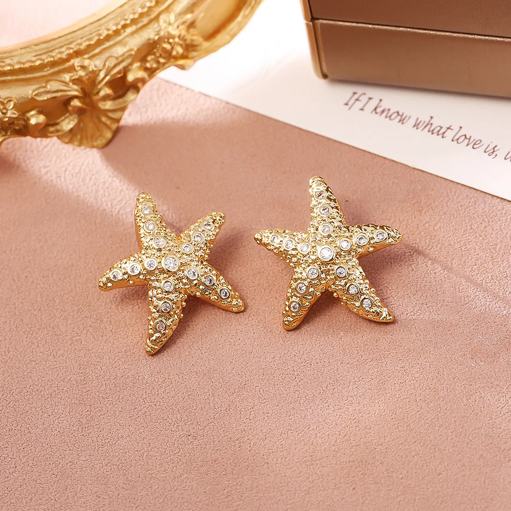 Fashionable and exquisite personalized zircon starfish earrings niche design high-end silver needle earrings elegant earrings
Fashionable and exquisite personalized zircon starfish earrings niche design high-end silver needle earrings elegant earrings