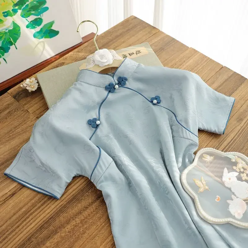 Retro style elegant lady style blue elegant short sleeved cheongsam 2024 summer new improved young style summer dress
Retro style elegant lady style blue elegant short sleeved cheongsam 2024 summer new improved young style summer dress