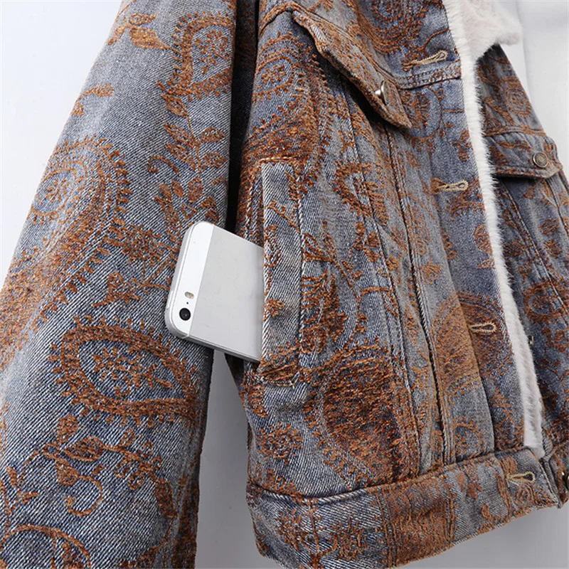 Fashion Vintage Jacquard Short Cowboy Outerwear Autumn Winter Women Thick Warm Lambswool Fur Liner Denim Jacket Chaqueta Mujer
Fashion Vintage Jacquard Short Cowboy Outerwear Autumn Winter Women Thick Warm Lambswool Fur Liner Denim Jacket Chaqueta Mujer