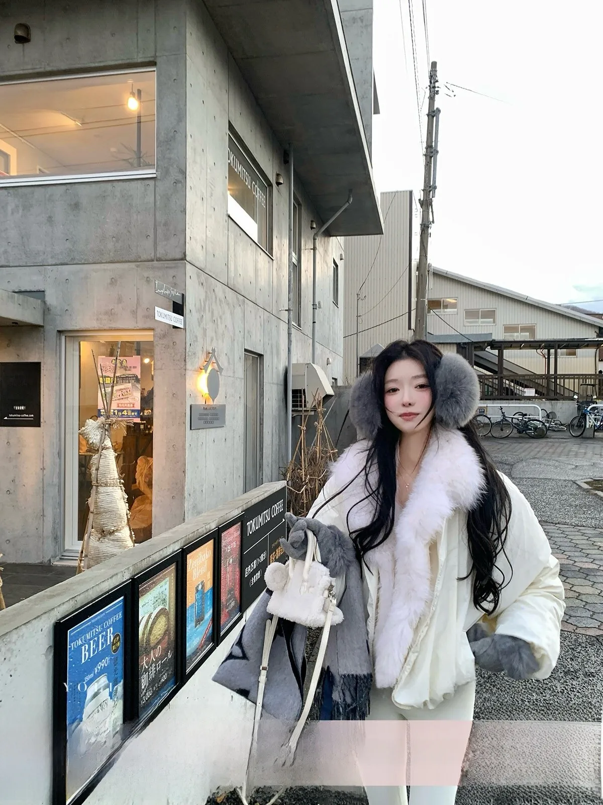 YOLI White Fur Collar down Jaet Women's Winter Casual Loose ort Thi Outerwear Faionable Cact Design
YOLI White Fur Collar down Jaet Women's Winter Casual Loose ort Thi Outerwear Faionable Cact Design