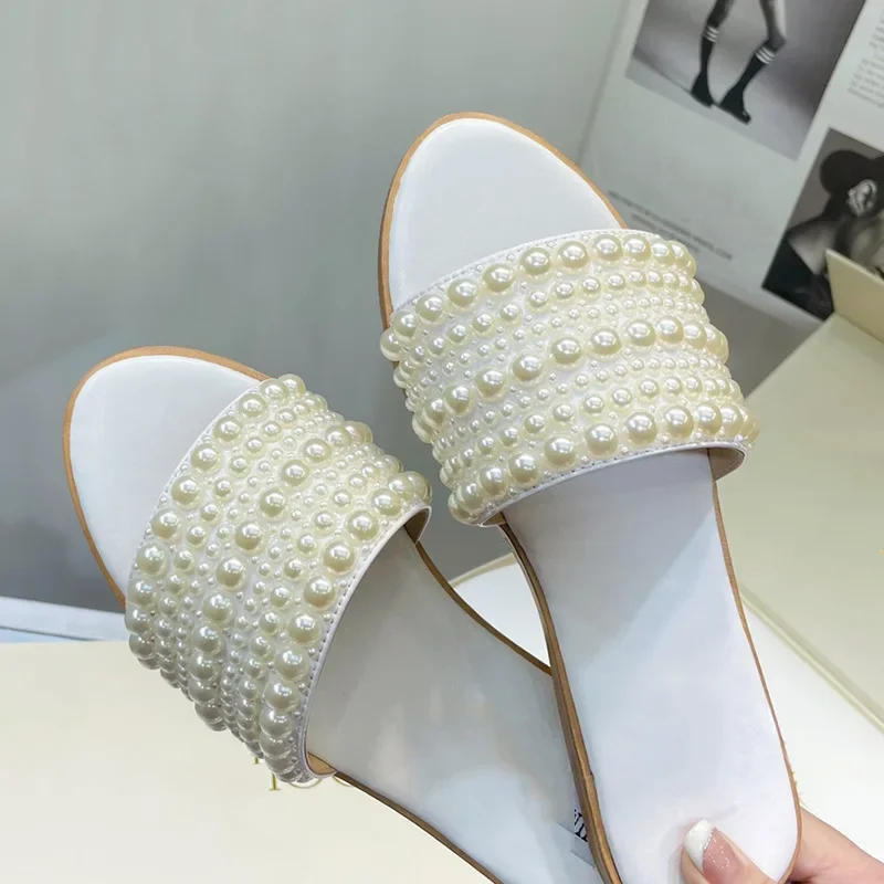 Summer Pearl Open Toe Sweet Style Versatile Flat Bottom Outerwear Slippers Round Toe Slippers Versatile Cool Slippers for Women
Summer Pearl Open Toe Sweet Style Versatile Flat Bottom Outerwear Slippers Round Toe Slippers Versatile Cool Slippers for Women
