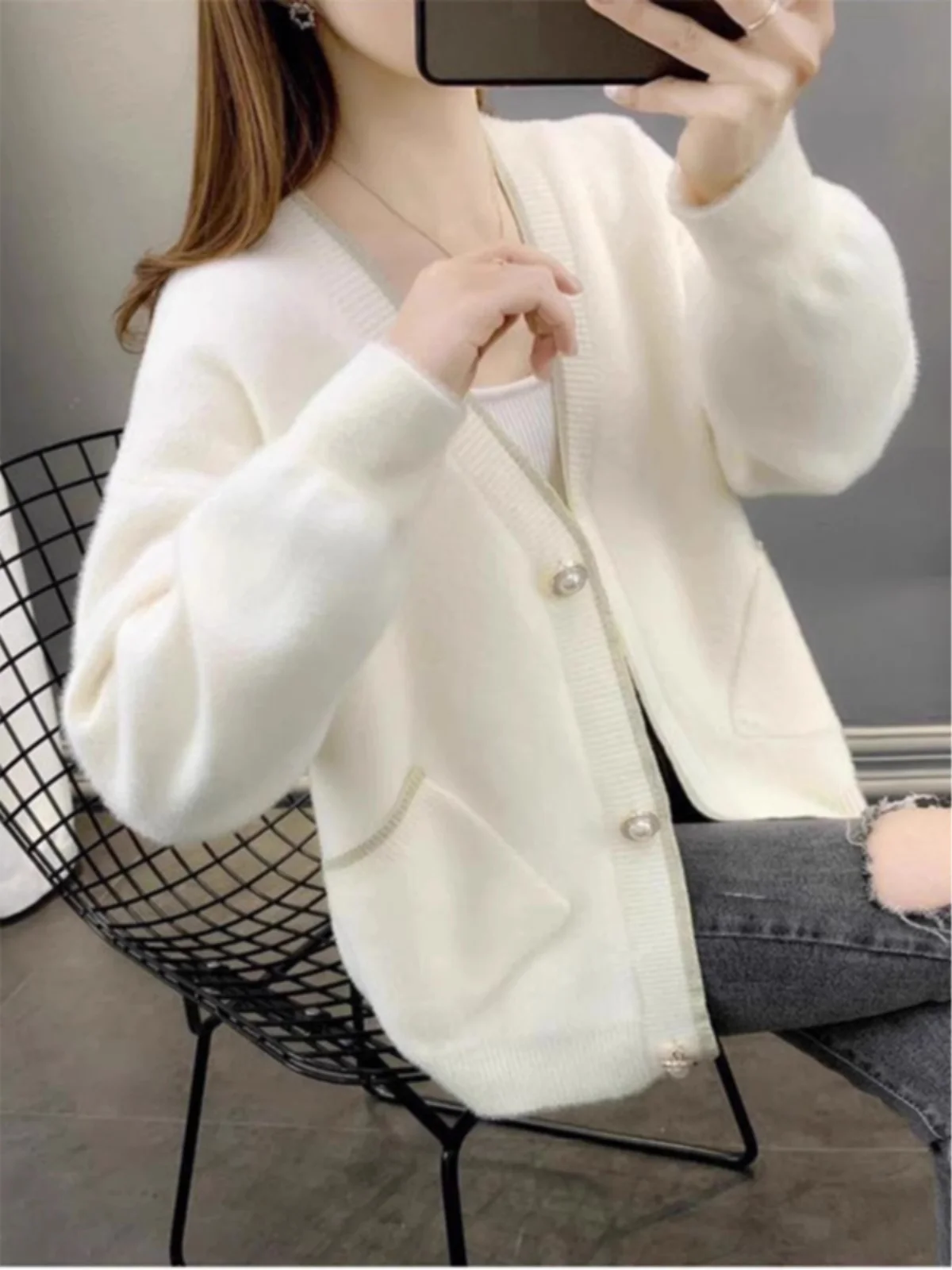 Thickened Mink Sweater Women's Spring Autumn Loose Knitted Cardigan Trendy Lazy Style Fashionable Outerwear Korean Version
Thickened Mink Sweater Women's Spring Autumn Loose Knitted Cardigan Trendy Lazy Style Fashionable Outerwear Korean Version