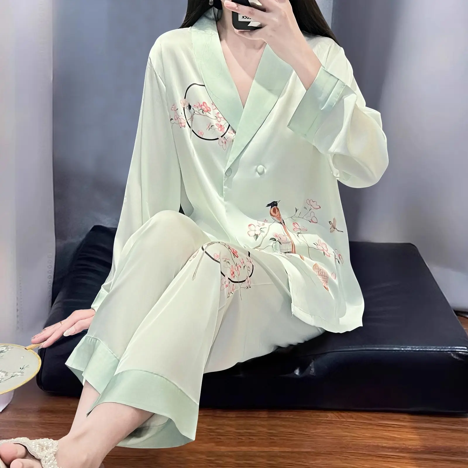 Woman Pajamas Suit Ice Silk New Style Spring Summer Lady Long Sleeves Pants Sleepwear Suit Can Be Worn Outside Lounge Clothes
Woman Pajamas Suit Ice Silk New Style Spring Summer Lady Long Sleeves Pants Sleepwear Suit Can Be Worn Outside Lounge Clothes