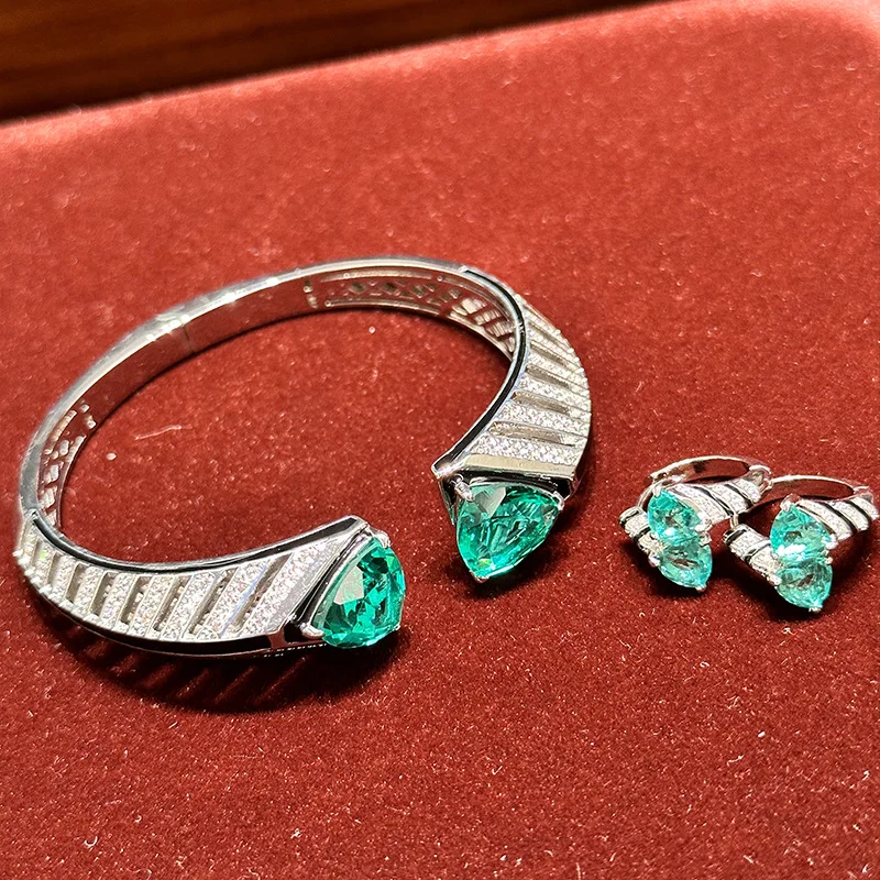 Luxury Noble Zircon Emerald Bracelet Earring Woman Jewelry Sets Dress Banquet Accessories High-Quality New
Luxury Noble Zircon Emerald Bracelet Earring Woman Jewelry Sets Dress Banquet Accessories High-Quality New