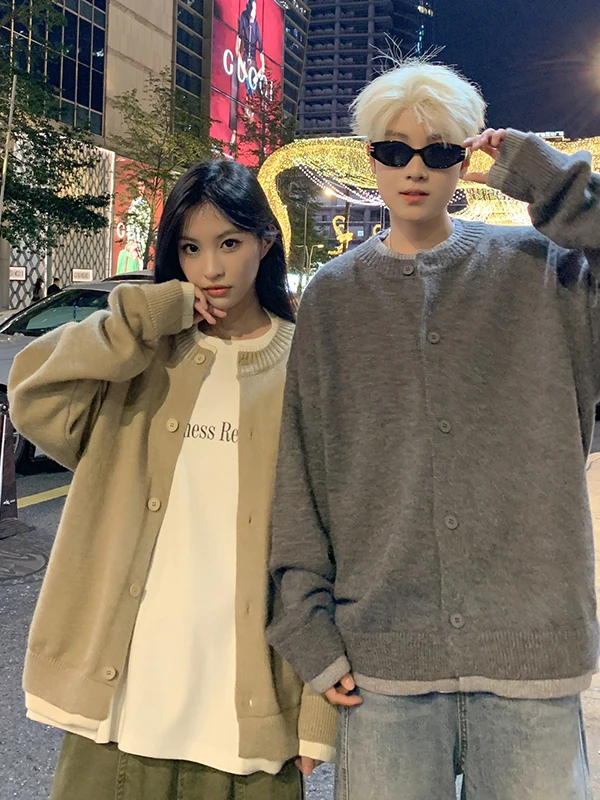 Мужской повседневный кардиган в стиле пэчворк, свободный вязаный свитер в американском стиле, для пар, осенняя модная верхняя одежда
Мужской повседневный кардиган в стиле пэчворк, свободный вязаный свитер в американском стиле, для пар, осенняя модная верхняя одежда