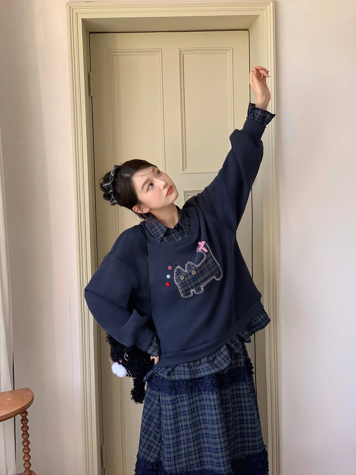 Комплект из свободного свитшота в клетку и юбки для женщин: осенний многослойный образ в стиле ретро, большие размеры
Комплект из свободного свитшота в клетку и юбки для женщин: осенний многослойный образ в стиле ретро, большие размеры