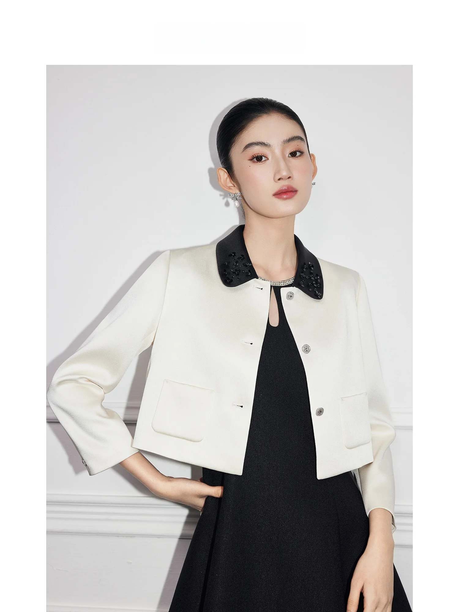 MandyZhang Modern Sequin Embellished Short Jacket Women's Spring Black White Color Block Flip Collar Nine Sleeve Straight Cut
MandyZhang Modern Sequin Embellished Short Jacket Women's Spring Black White Color Block Flip Collar Nine Sleeve Straight Cut
