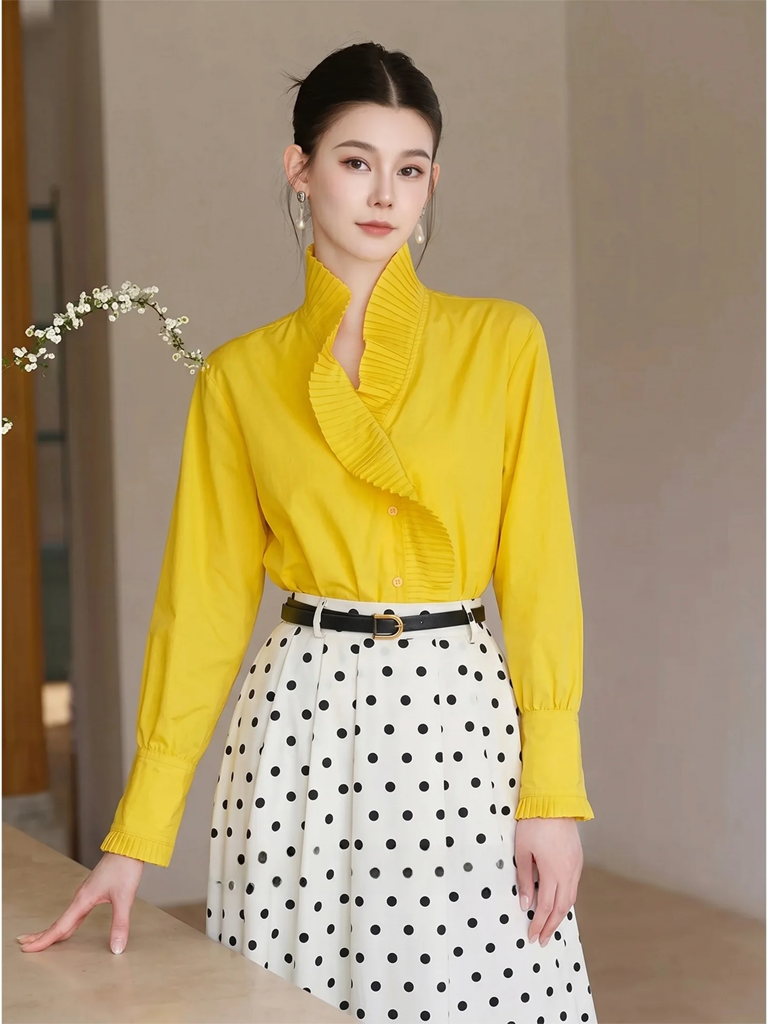Yellow Stand Collar Shirt Women's Fashionable Luxury New Chinese Style Top National Style Shirt Inner Wear Age Reduction Beau...
Yellow Stand Collar Shirt Women's Fashionable Luxury New Chinese Style Top National Style Shirt Inner Wear Age Reduction Beau...