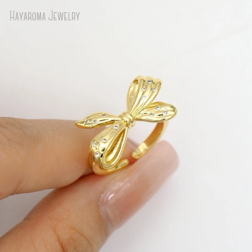 10Pcs Wholesale Invisible Setting Copper Metal Cubic Zirconia Gold Color Bowknot Ring RM50977
10Pcs Wholesale Invisible Setting Copper Metal Cubic Zirconia Gold Color Bowknot Ring RM50977