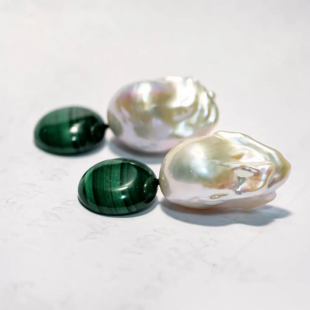 MTC·STAR 23mm White Baroque Reborn Keshi Pearl Natural A+ Green Malachite Dangle Earring
MTC·STAR 23mm White Baroque Reborn Keshi Pearl Natural A+ Green Malachite Dangle Earring