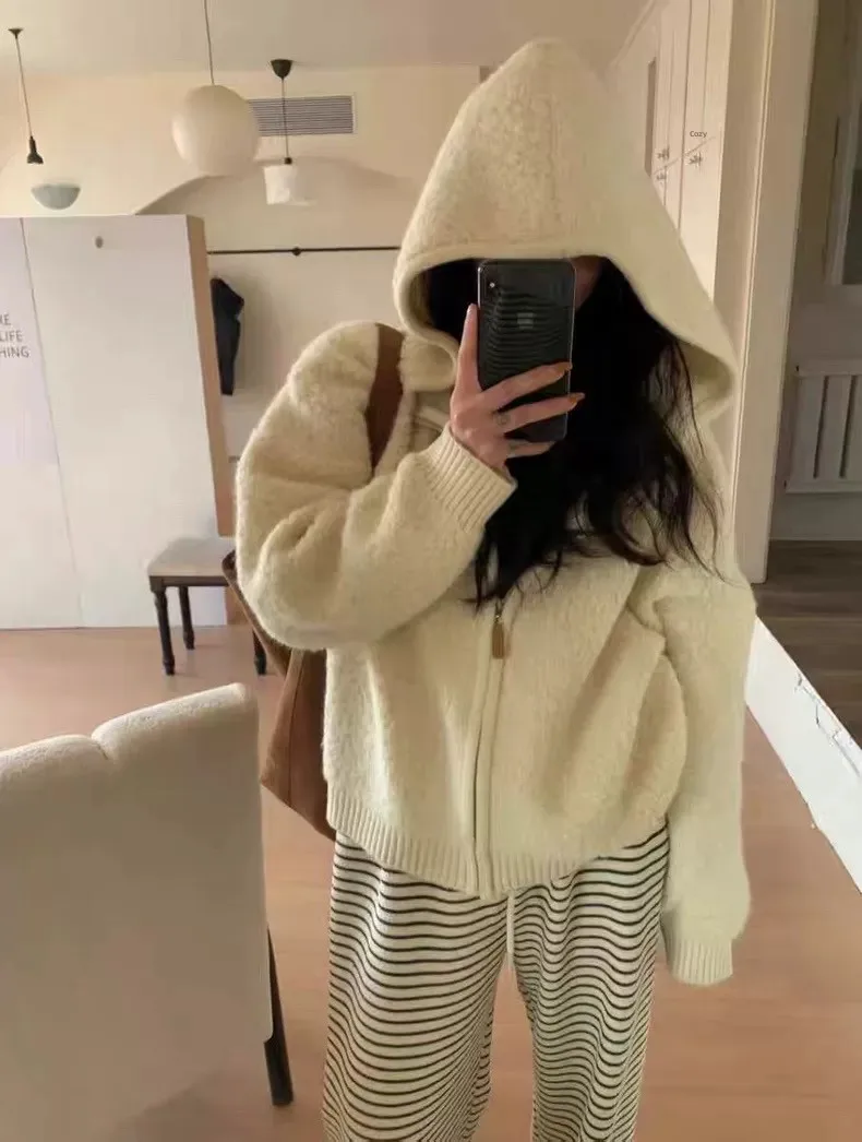 Soft Fleece Hooded Jacket Women's Winter New Gentle Style Small Audience Sweater Top Thick Warm Long Sleeve Zipper Closure
Soft Fleece Hooded Jacket Women's Winter New Gentle Style Small Audience Sweater Top Thick Warm Long Sleeve Zipper Closure