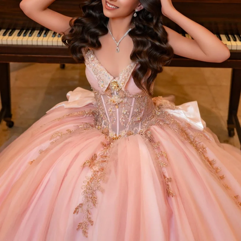 Light Pink Quinceanera Dress off-shoulder Crystal 3D Flower Decal Layering Long tail vestidos de 15 Quinceanera Customize
Light Pink Quinceanera Dress off-shoulder Crystal 3D Flower Decal Layering Long tail vestidos de 15 Quinceanera Customize