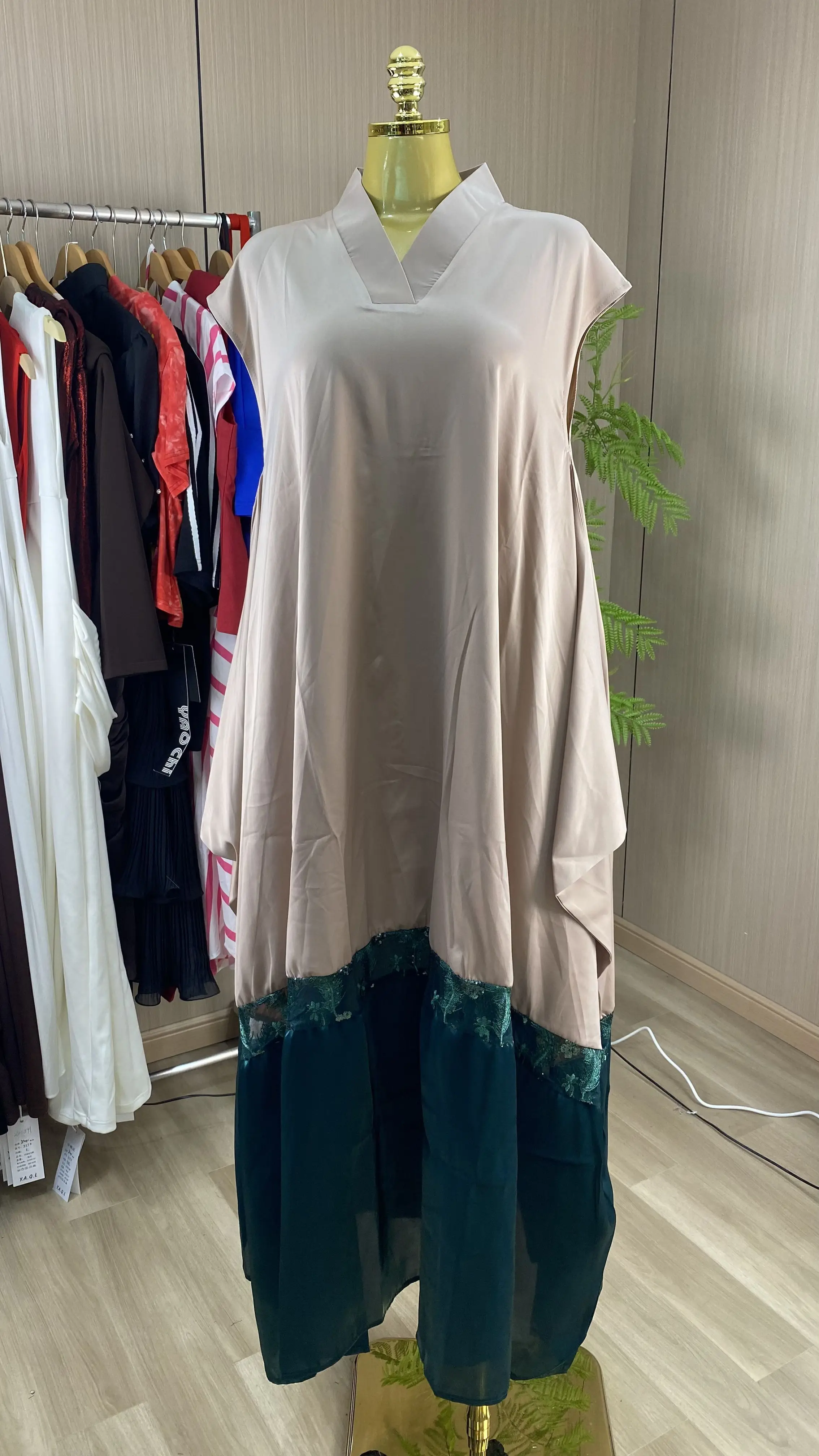 26 Summer New Retro Color Block Long Loose A-line Women's Dress V-neck Sleeveless Design Plus Size Elegant-GZXX885
26 Summer New Retro Color Block Long Loose A-line Women's Dress V-neck Sleeveless Design Plus Size Elegant-GZXX885
