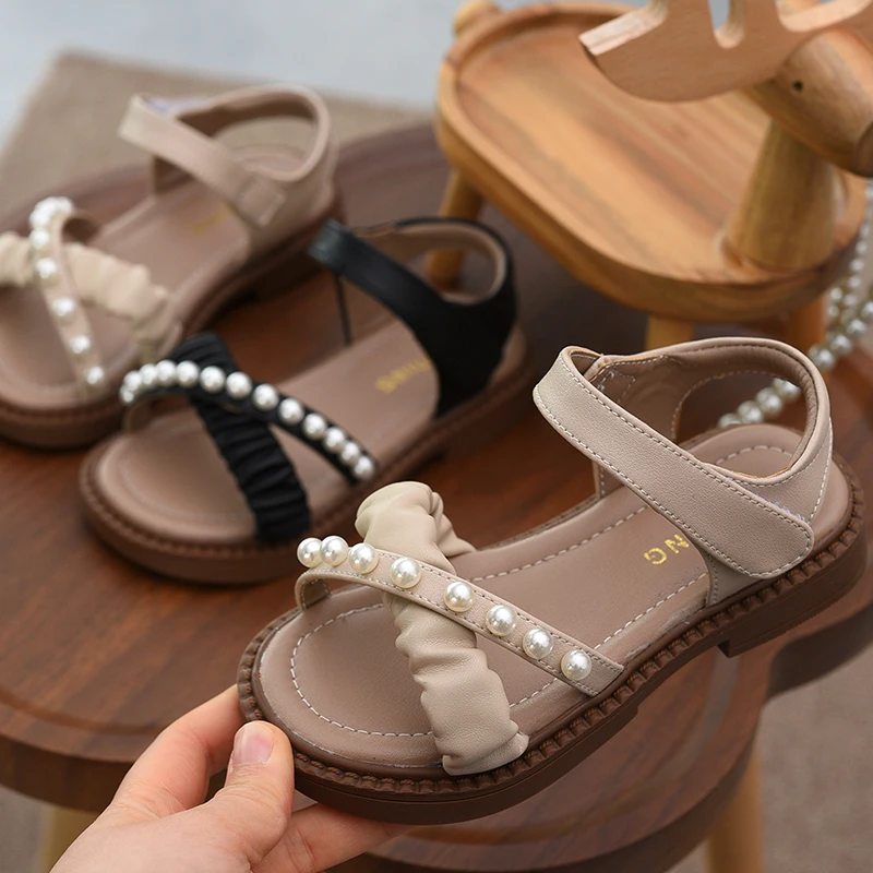 Girls' open toed sandals, children's soft soled beach shoes, 2025 new girls' summer shoes, lightweight pearl shoes
Girls' open toed sandals, children's soft soled beach shoes, 2025 new girls' summer shoes, lightweight pearl shoes