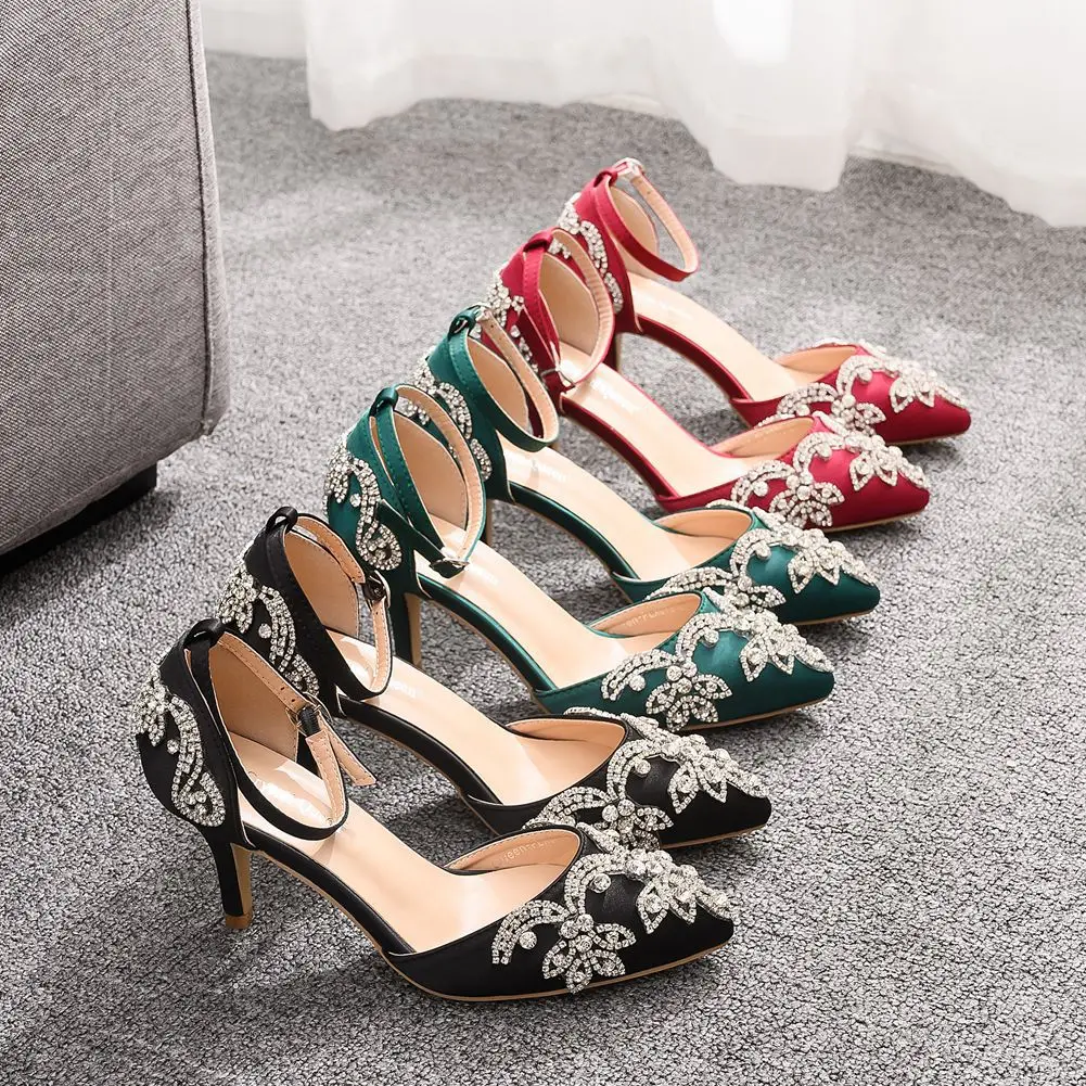 Весенне-летние новые свадебные туфли на низком каблуке с острыми шелковыми блестками и стразами, банкетные женские сандалии большого размера на тонком высоком каблуке
Весенне-летние новые свадебные туфли на низком каблуке с острыми шелковыми блестками и стразами, банкетные женские сандалии большого размера на тонком высоком каблуке