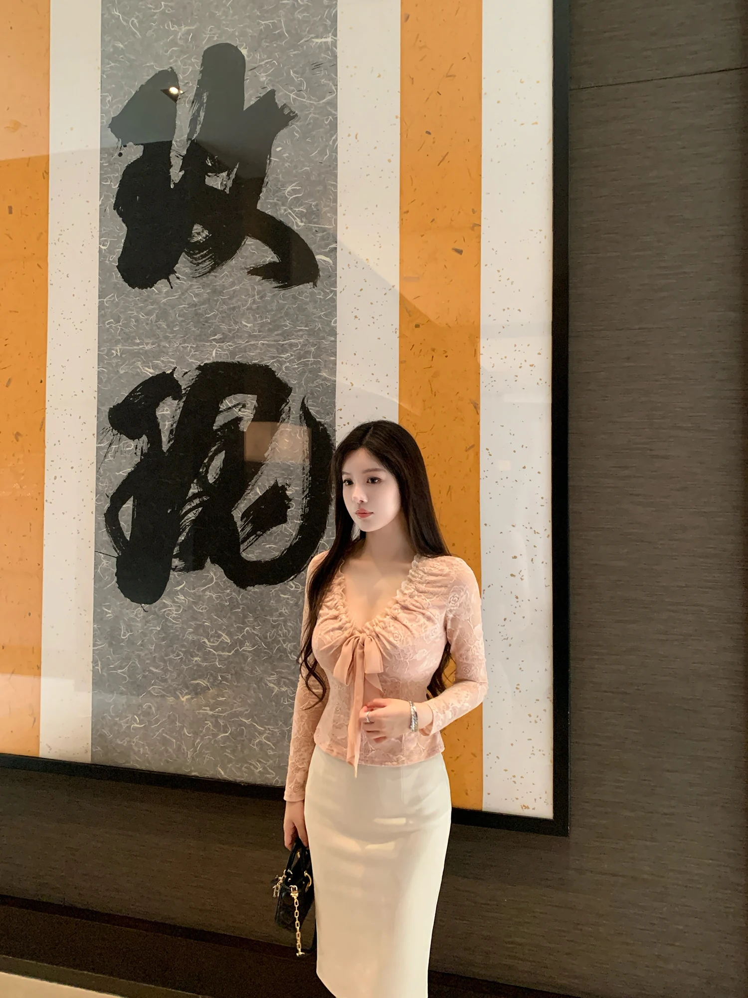 Короткий топ с кружевным дизайном и воротником-стойкой от бренда Swan Luxury, женский, из высокоэластичной нейлоновой смеси, модный топ.
Короткий топ с кружевным дизайном и воротником-стойкой от бренда Swan Luxury, женский, из высокоэластичной нейлоновой смеси, модный топ.