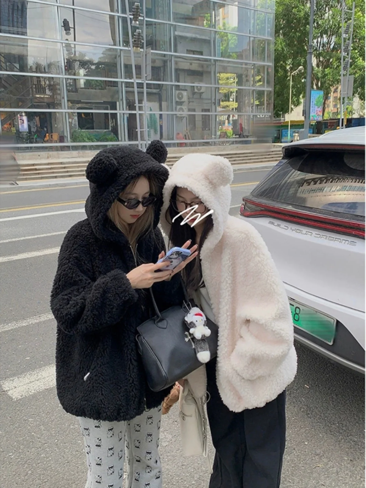 Soft Thickened Bear Ear Hooded Open Cardigan Women's Autumn Winter Korean Style Loose Fit Lamb Velvet Sweatshirt Jacket
Soft Thickened Bear Ear Hooded Open Cardigan Women's Autumn Winter Korean Style Loose Fit Lamb Velvet Sweatshirt Jacket