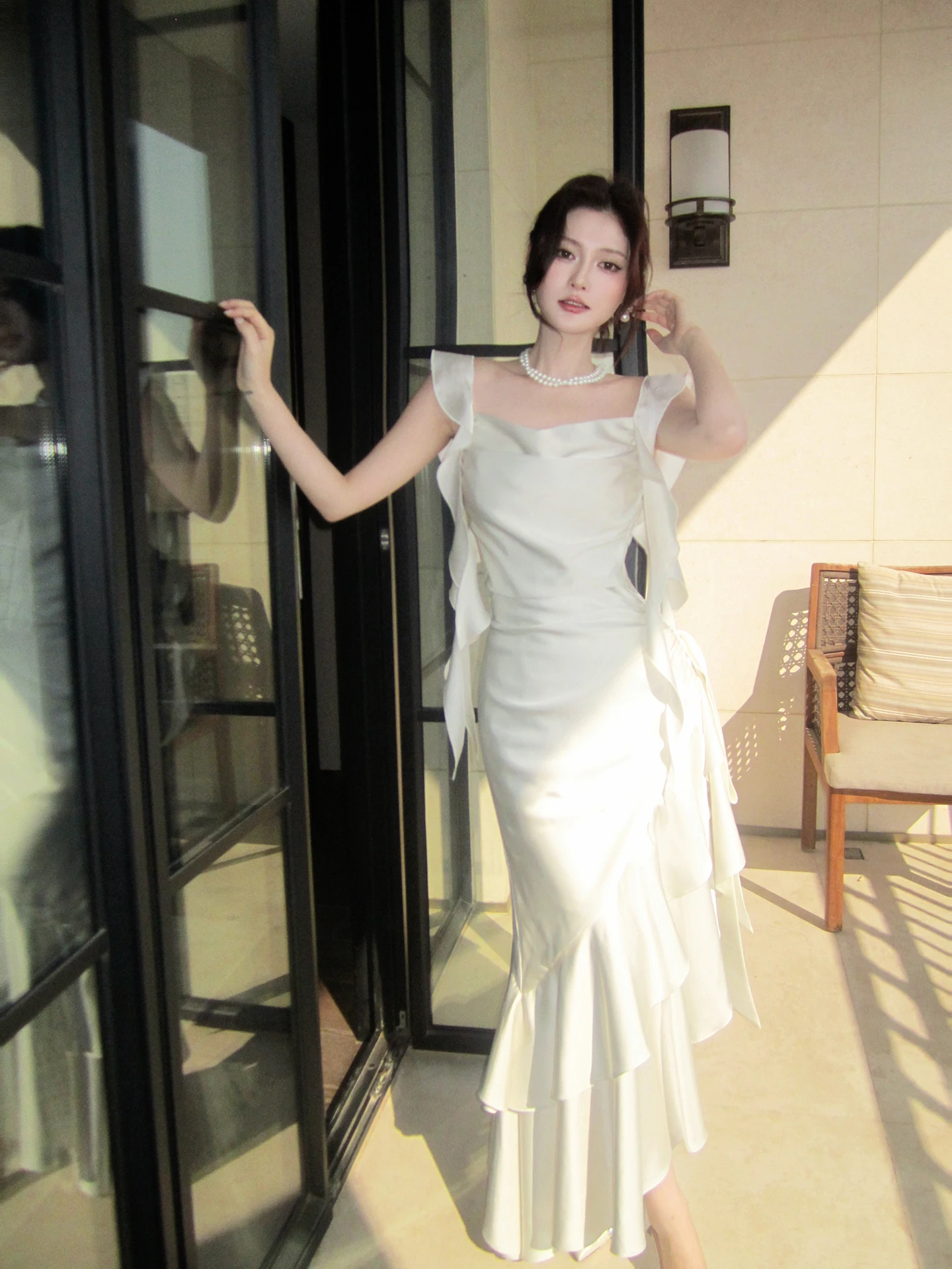 Элегантное атласное платье с кружевной отделкой, приталенное, с плиссированной юбкой А-силуэта, на молнии, во французском стиле
Элегантное атласное платье с кружевной отделкой, приталенное, с плиссированной юбкой А-силуэта, на молнии, во французском стиле