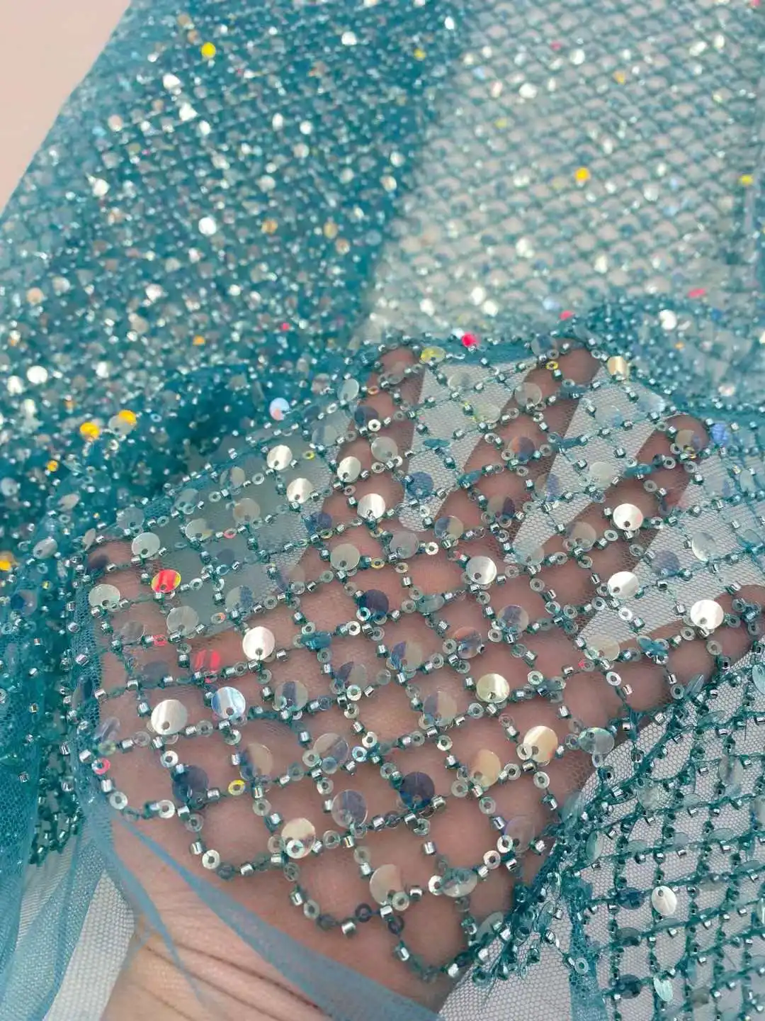 High Quality African Sequins Lace Fabric for Sewing Wedding Dresses Party Gowns Nigerian French Groom Mesh Beads Fabric
High Quality African Sequins Lace Fabric for Sewing Wedding Dresses Party Gowns Nigerian French Groom Mesh Beads Fabric